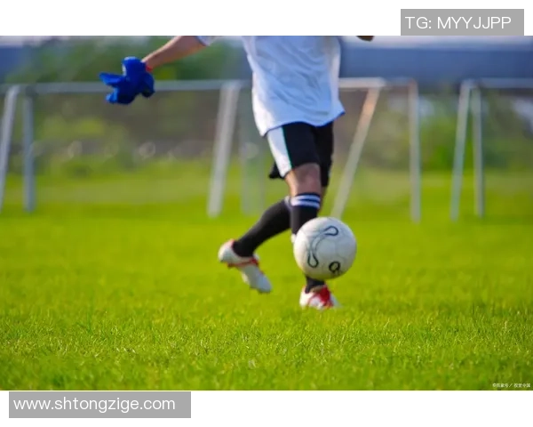 足球球星季布的崛起与传奇：从绿茵场到世界舞台的辉煌历程